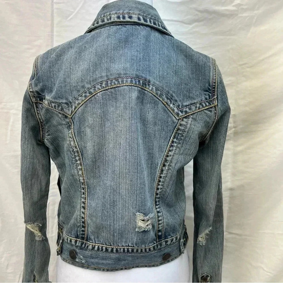 Jimmy’z vintage Y2K/90’s fitted and distressed denim jacket. - Picture 6 of 8